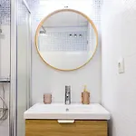 Center Flat. Victoria Boutique *